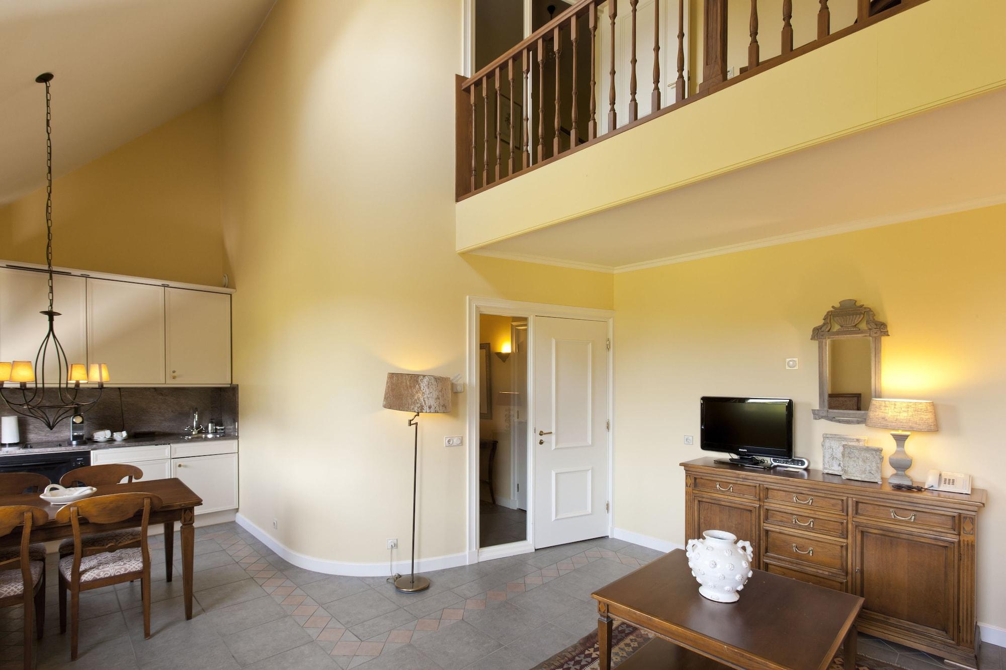 Chateau St Gerlach - Oostwegel Collection, Member Of Relais And Chateaux Valkenburg aan de Geul Esterno foto A typical apartment at the retirement village