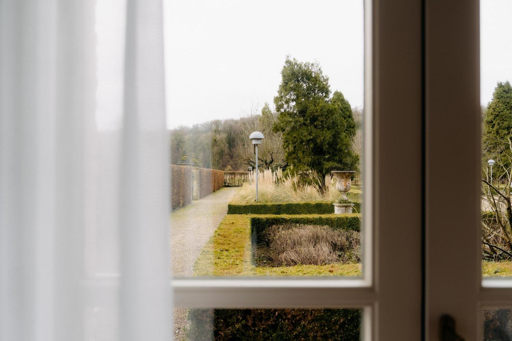 Chateau St Gerlach - Oostwegel Collection, Member Of Relais And Chateaux Valkenburg aan de Geul Camera foto View of the garden from the window of the house