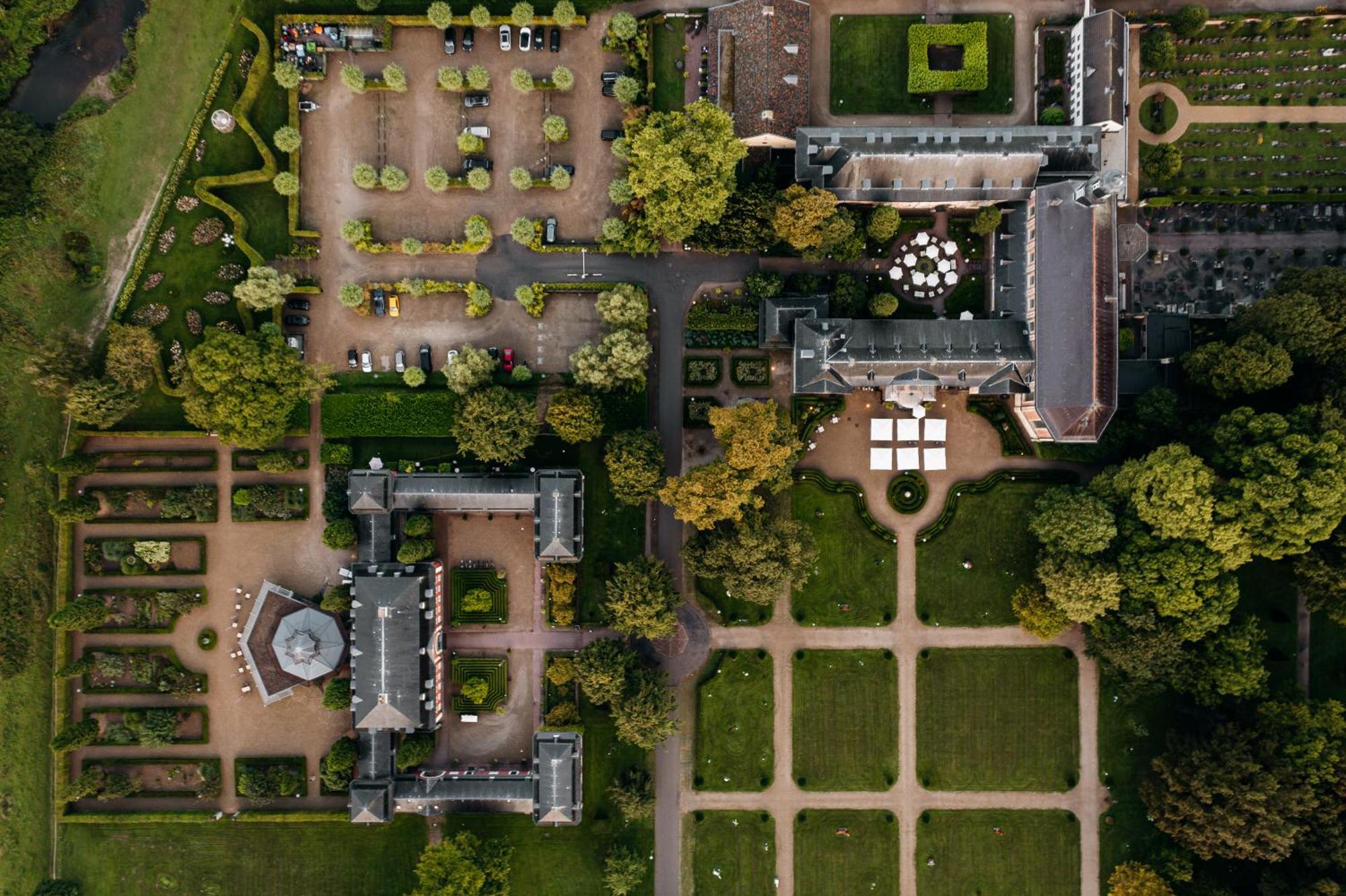 Chateau St Gerlach - Oostwegel Collection, Member Of Relais And Chateaux Valkenburg aan de Geul Esterno foto Aerial view of the hotel